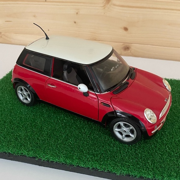 2001 Mini Cooper 1:18 Scale Diecast Model Car Classic Collectible Red Motor Max - Picture 1 of 11